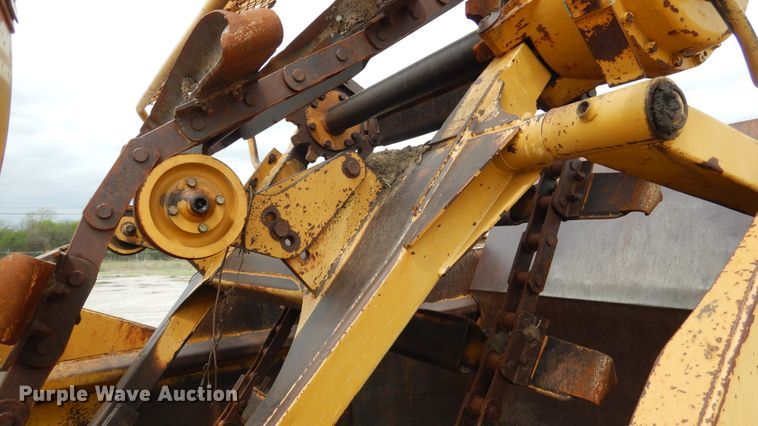 image for item ES9646 2006 Caterpillar 613C  elevating scraper