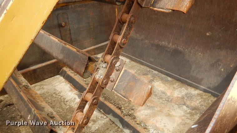 image for item ES9646 2006 Caterpillar 613C  elevating scraper