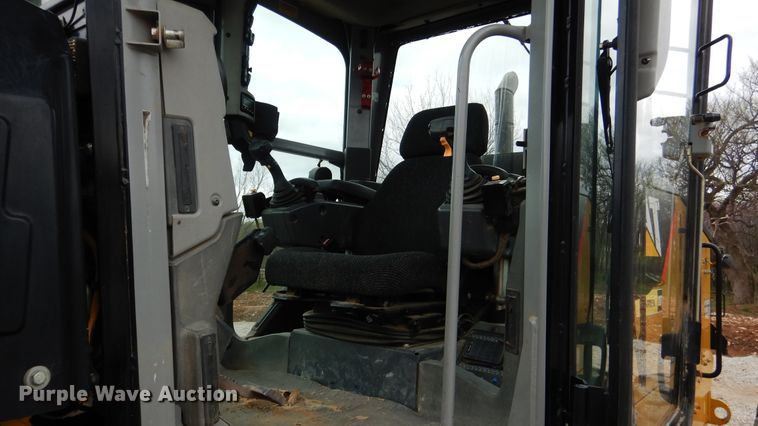 image for item ES9647 2010 Caterpillar 120M  motor grader