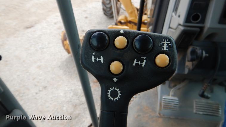 image for item ES9647 2010 Caterpillar 120M  motor grader