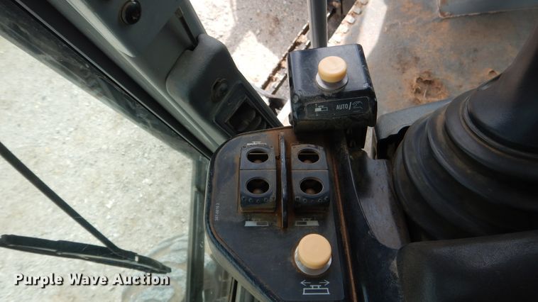 image for item ES9647 2010 Caterpillar 120M  motor grader