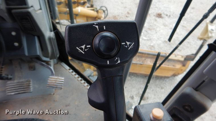 image for item ES9647 2010 Caterpillar 120M  motor grader