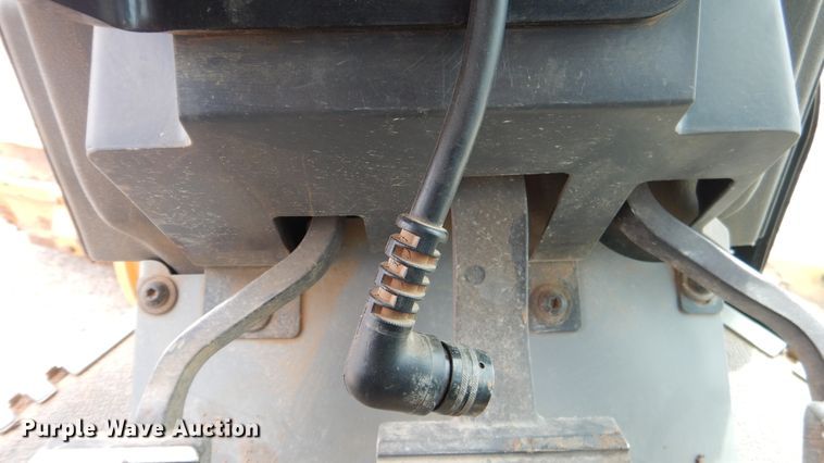 image for item ES9647 2010 Caterpillar 120M  motor grader