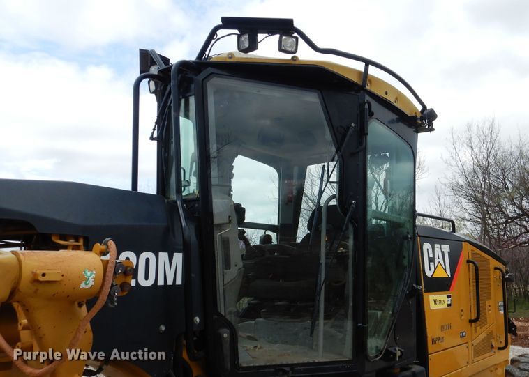 image for item ES9647 2010 Caterpillar 120M  motor grader