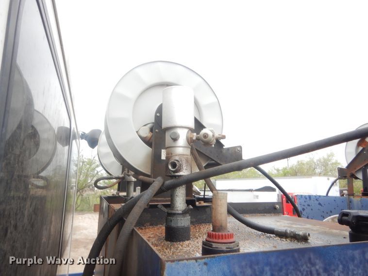 image for item ET9244 2008 Kenworth T370  lube truck