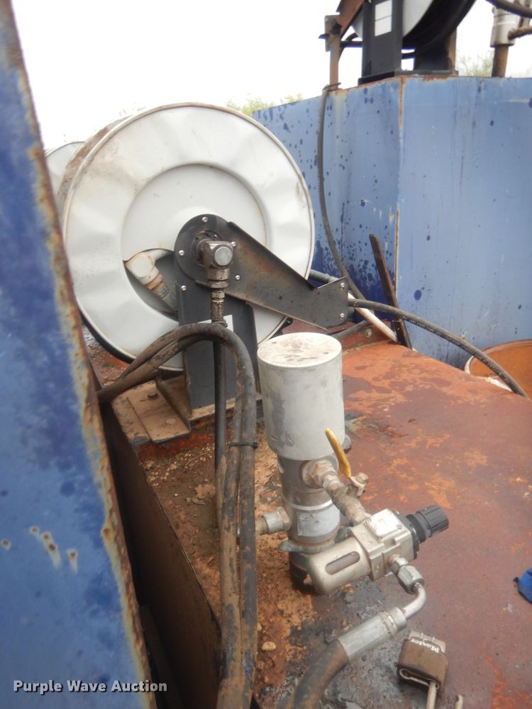 image for item ET9244 2008 Kenworth T370  lube truck