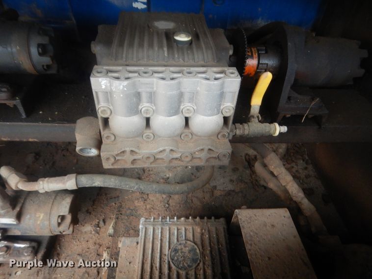 image for item ET9244 2008 Kenworth T370  lube truck