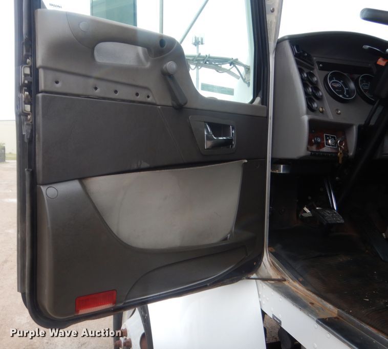 image for item ET9244 2008 Kenworth T370  lube truck