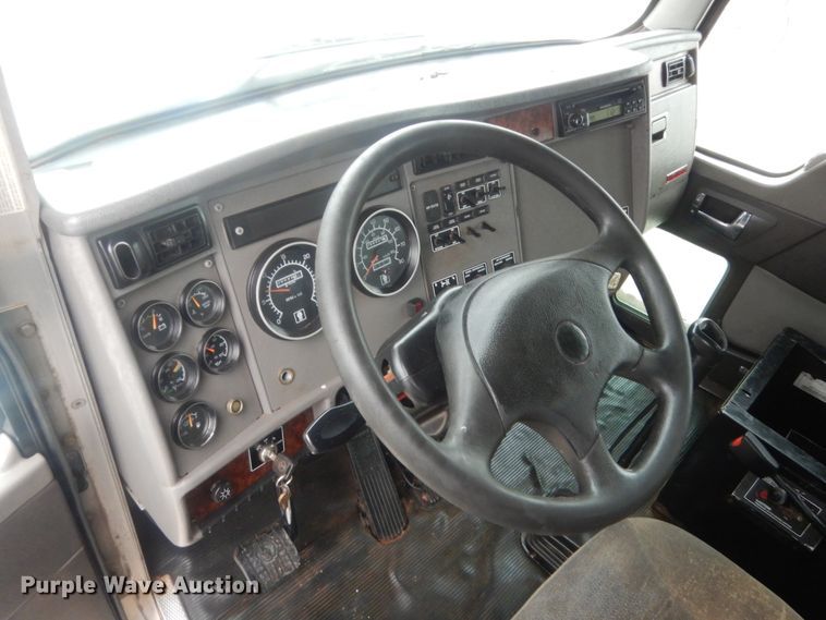 image for item ET9244 2008 Kenworth T370  lube truck