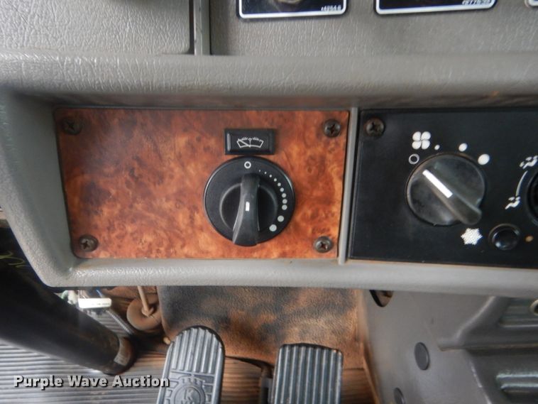 image for item ET9244 2008 Kenworth T370  lube truck