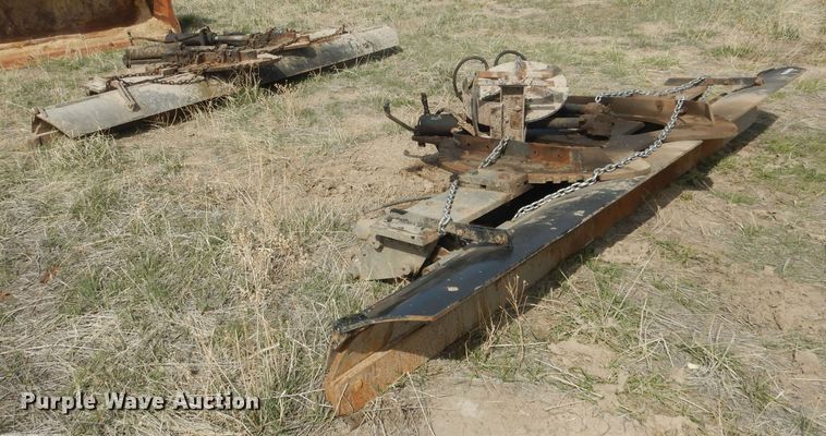 image for item FI9033 (2) under mount snow plows