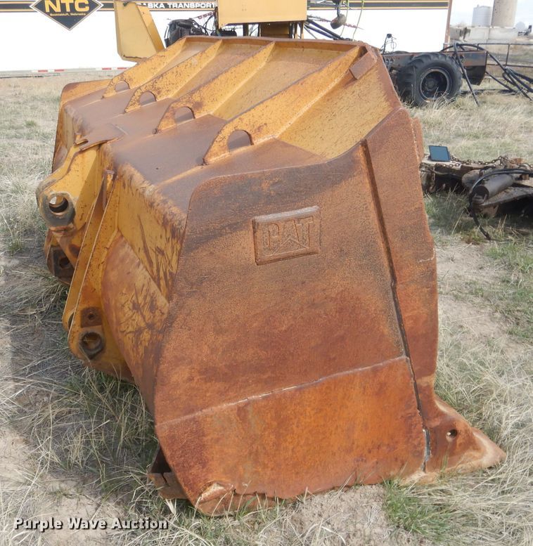 image for item FI9035 Caterpillar 120"W loader bucket
