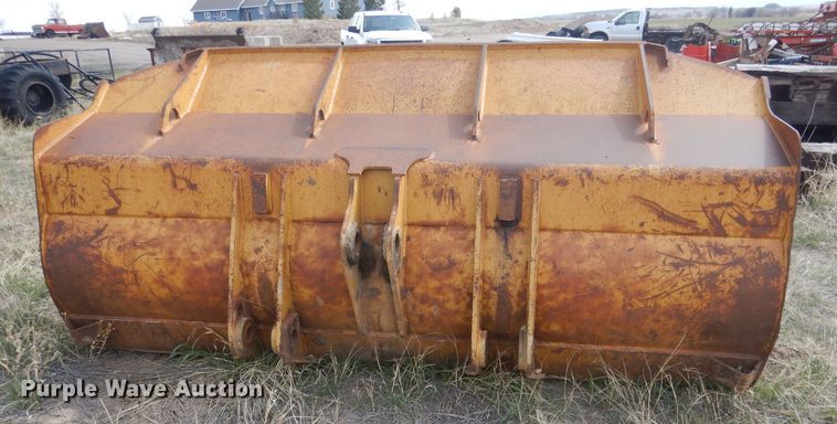 image for item FI9035 Caterpillar 120"W loader bucket