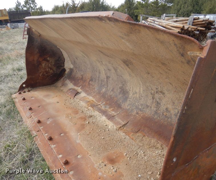 image for item FI9035 Caterpillar 120"W loader bucket