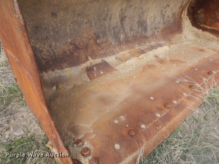 image for item FI9035 Caterpillar 120"W loader bucket