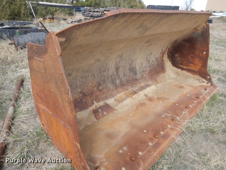 image for item FI9035 Caterpillar 120"W loader bucket