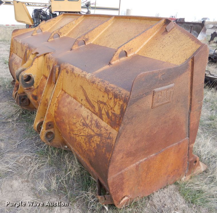 image for item FI9035 Caterpillar 120"W loader bucket