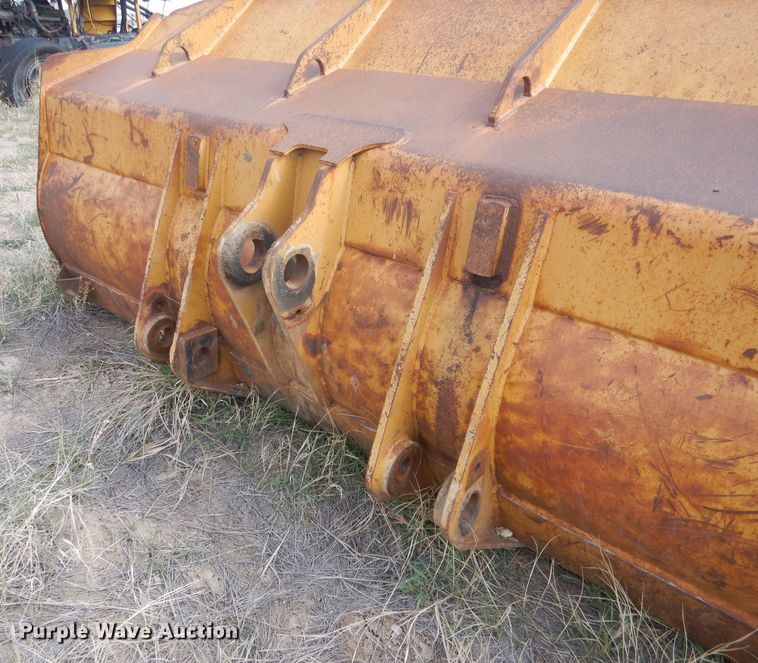 image for item FI9035 Caterpillar 120"W loader bucket