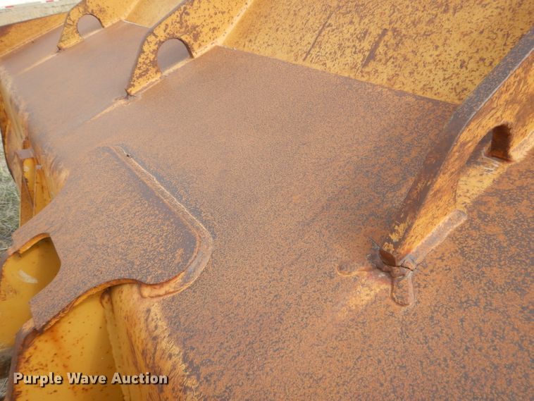 image for item FI9035 Caterpillar 120"W loader bucket