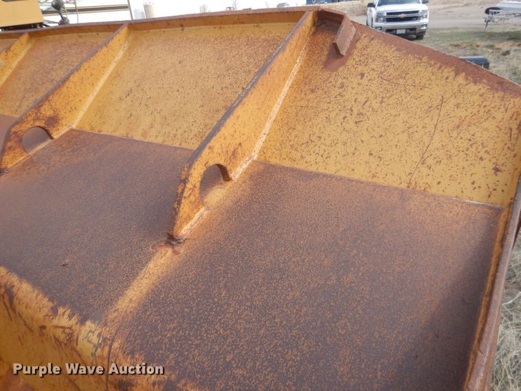 image for item FI9035 Caterpillar 120"W loader bucket