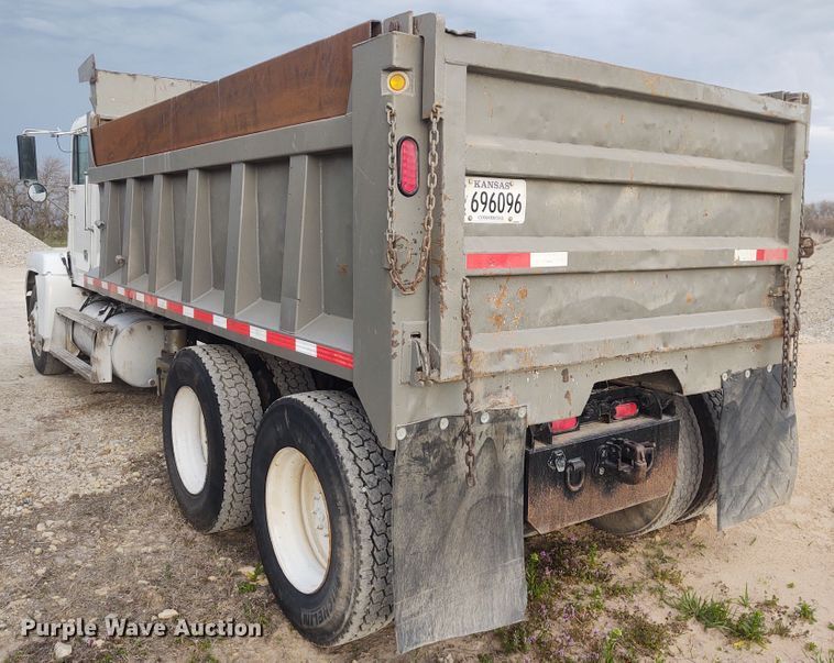 image for item FY9993 1992 Freightliner FLD120  dump truck