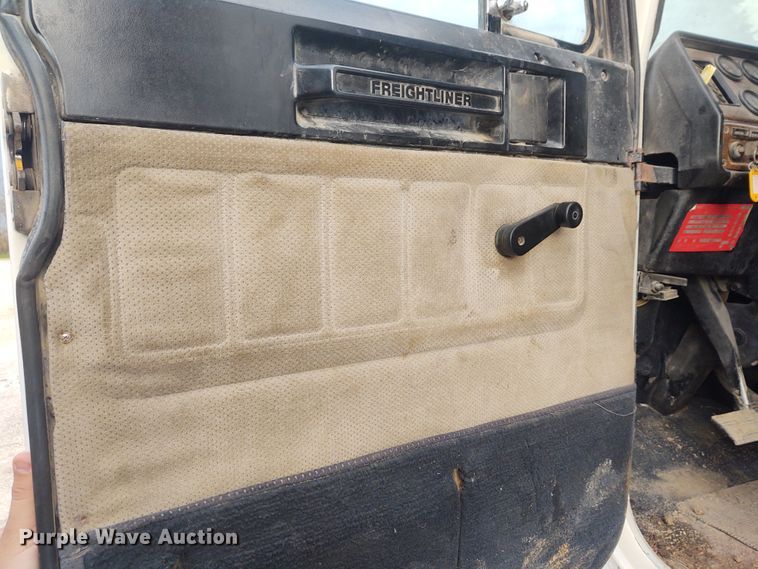 image for item FY9993 1992 Freightliner FLD120  dump truck