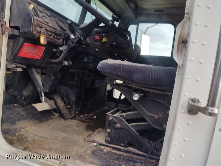 image for item FY9993 1992 Freightliner FLD120  dump truck