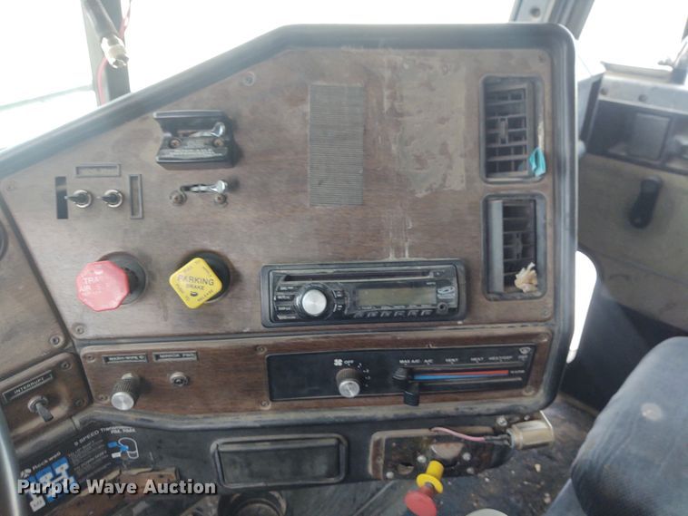 image for item FY9993 1992 Freightliner FLD120  dump truck