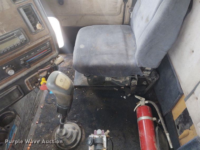 image for item FY9993 1992 Freightliner FLD120  dump truck