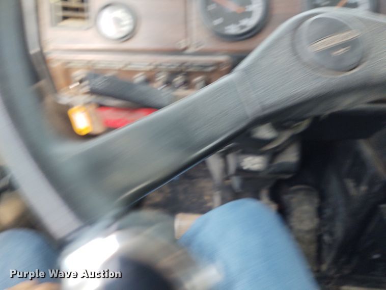 image for item FY9993 1992 Freightliner FLD120  dump truck