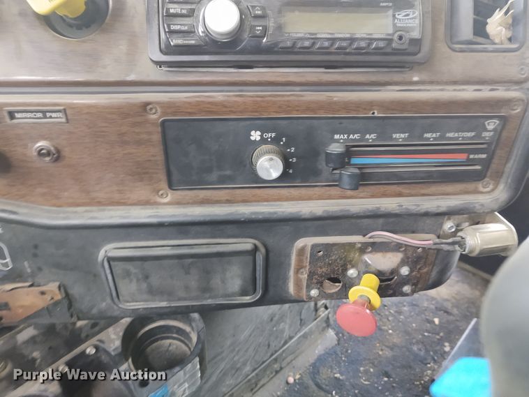 image for item FY9993 1992 Freightliner FLD120  dump truck