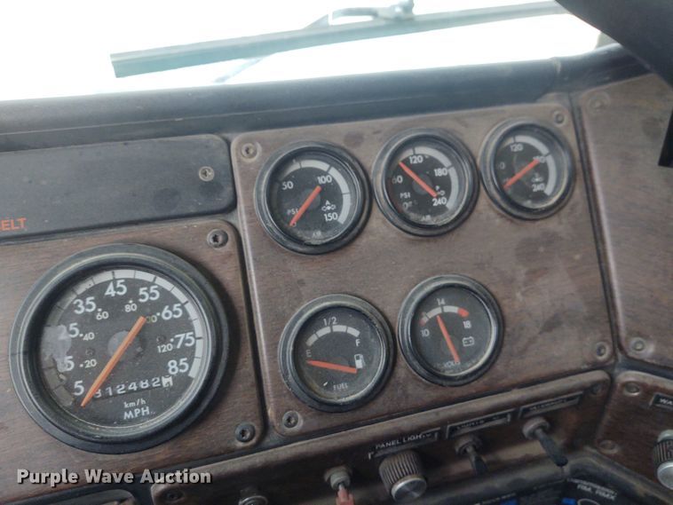 image for item FY9993 1992 Freightliner FLD120  dump truck