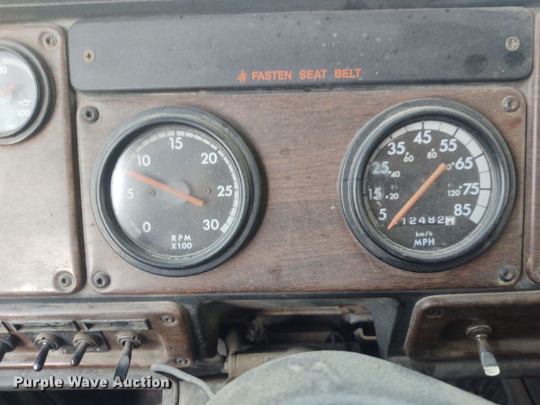 image for item FY9993 1992 Freightliner FLD120  dump truck