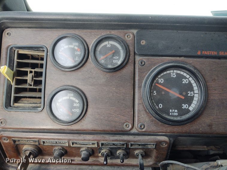 image for item FY9993 1992 Freightliner FLD120  dump truck