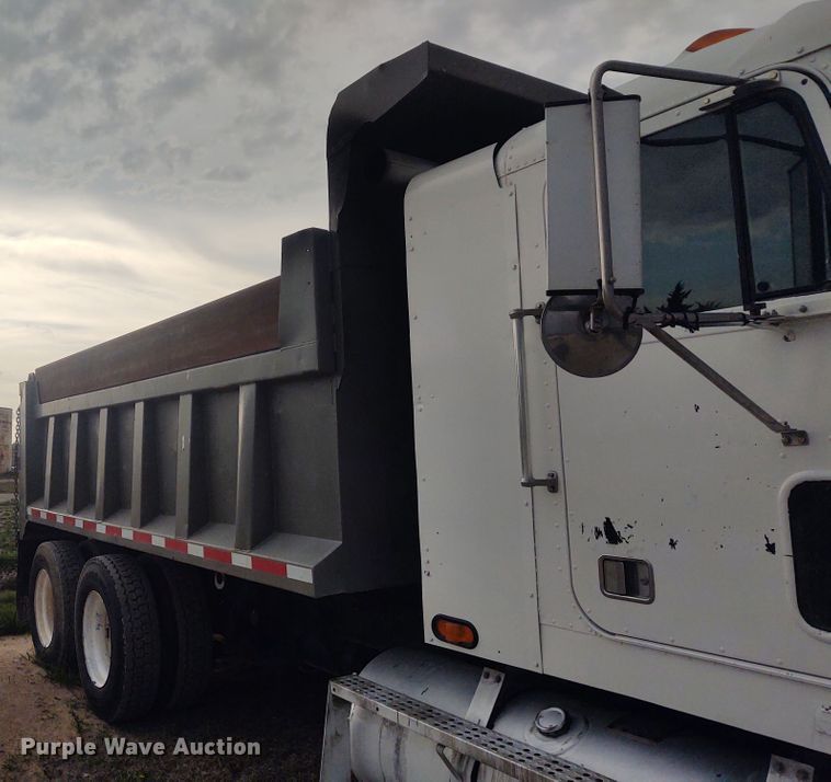 image for item FY9993 1992 Freightliner FLD120  dump truck