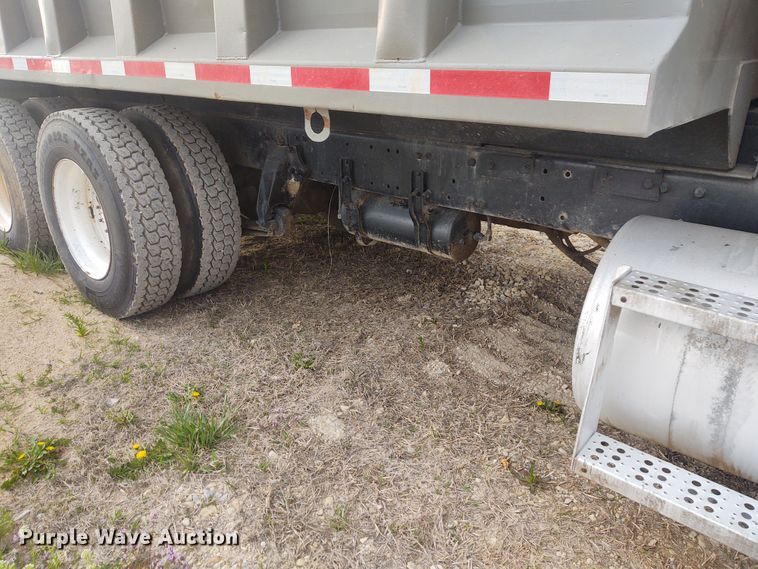 image for item FY9993 1992 Freightliner FLD120  dump truck