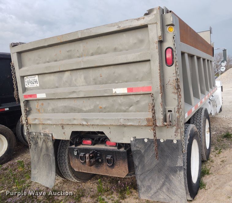 image for item FY9993 1992 Freightliner FLD120  dump truck