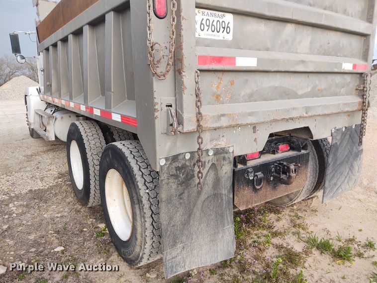 image for item FY9993 1992 Freightliner FLD120  dump truck