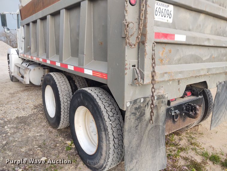 image for item FY9993 1992 Freightliner FLD120  dump truck