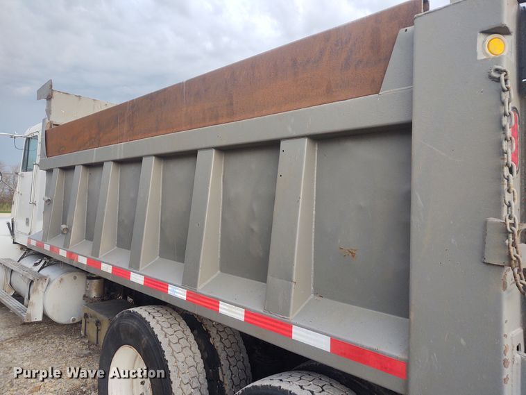 image for item FY9993 1992 Freightliner FLD120  dump truck