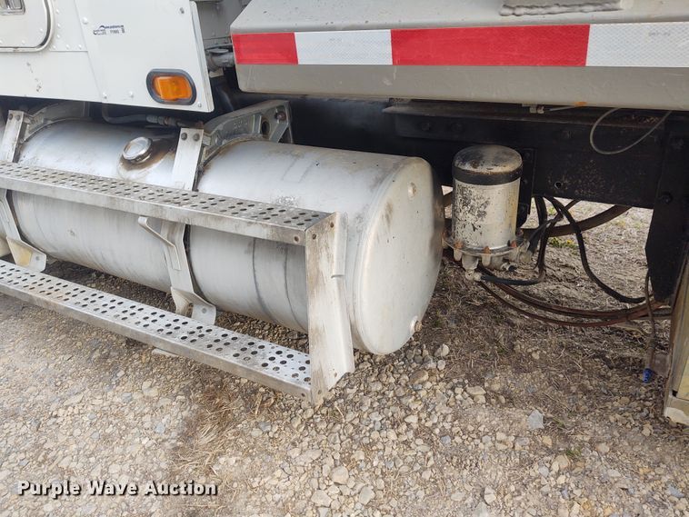 image for item FY9993 1992 Freightliner FLD120  dump truck