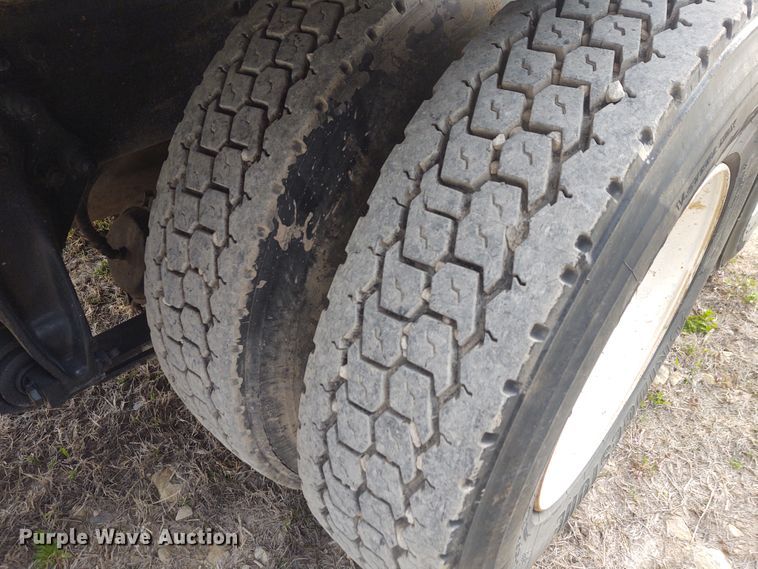 image for item FY9993 1992 Freightliner FLD120  dump truck