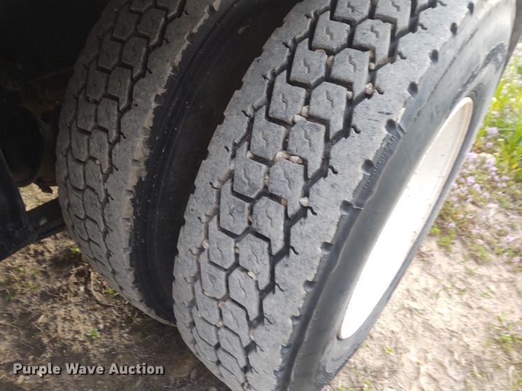 image for item FY9993 1992 Freightliner FLD120  dump truck