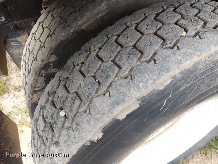 image for item FY9993 1992 Freightliner FLD120  dump truck