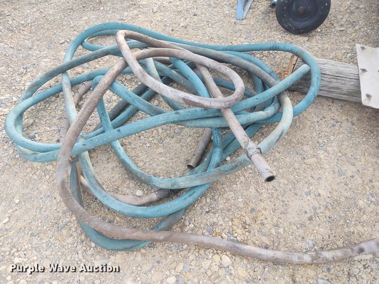 Sand blast pressure pot in El Dorado, KS | Item FY9995 sold | Purple Wave