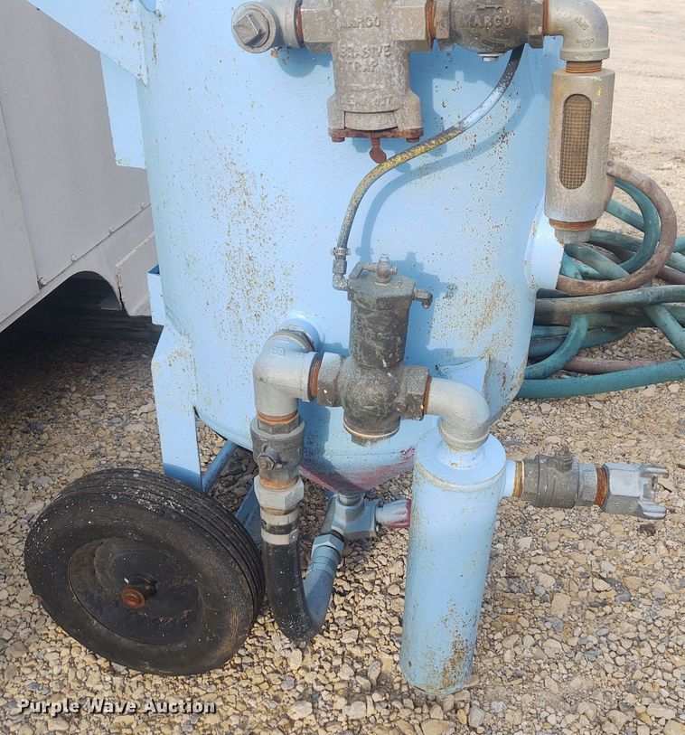 Sand blast pressure pot in El Dorado, KS | Item FY9995 sold | Purple Wave