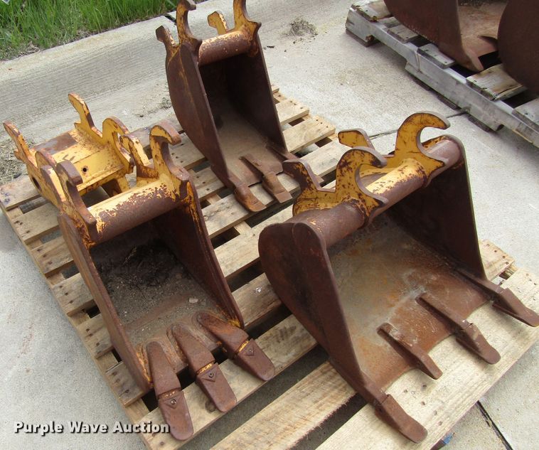 image for item GC9897 Excavator attachments