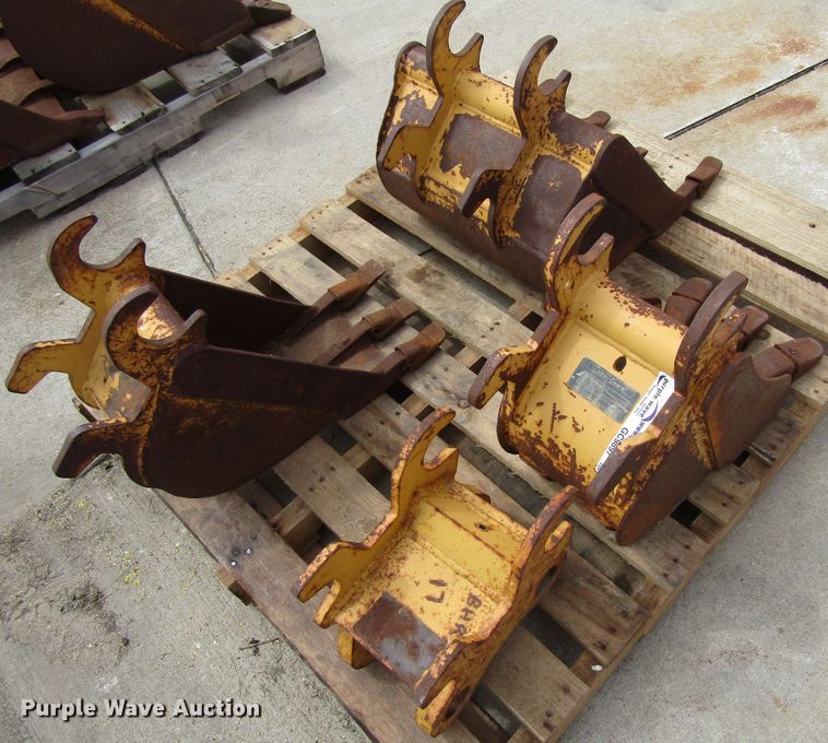 image for item GC9897 Excavator attachments