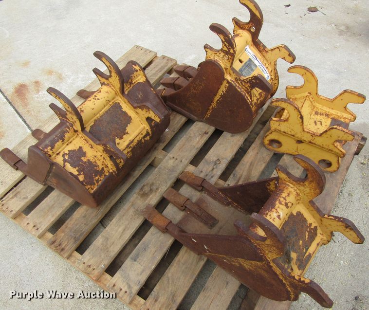 image for item GC9897 Excavator attachments