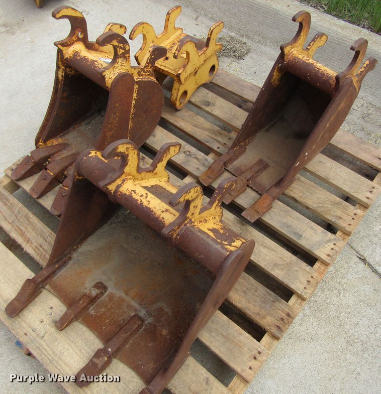 image for item GC9897 Excavator attachments